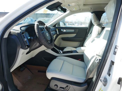 New 2026 Volvo XC90 B6 Ultra w/ Protection Package image 5