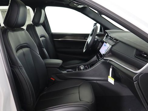 New 2026 Jeep Grand Cherokee Limited w/ Limited Altitude Package image 17