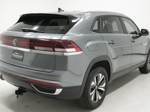 Used 2025 Volkswagen Atlas Cross Sport SE image 4
