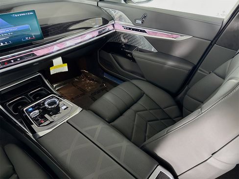 New 2026 BMW i7 xDrive60 image 25