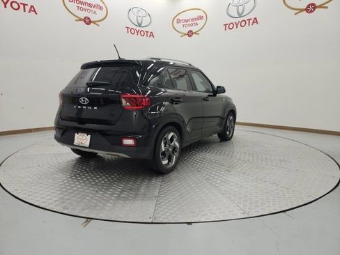 Used 2023 Hyundai Venue SEL FWD image 8
