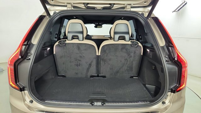 New 2026 Volvo XC90 T8 Plus w/ Protection Package Premier AWD/4WD image 41