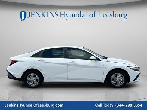 New 2026 Hyundai Elantra SE FWD image 3