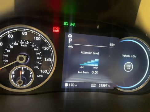 Used 2022 Genesis GV70 2.5T w/ Select Package AWD/4WD image 2