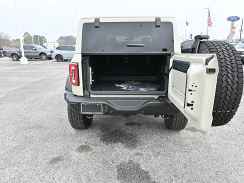 New 2025 Ford Bronco Badlands image 6