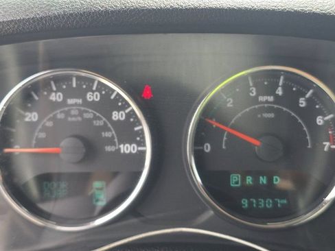 Used 2015 Jeep Wrangler Unlimited Rubicon w/ Connectivity Group AWD/4WD image 10