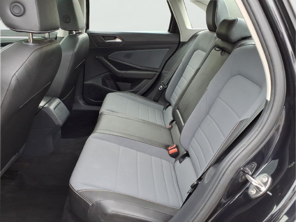 Used 2025 Volkswagen Jetta SE FWD image 21