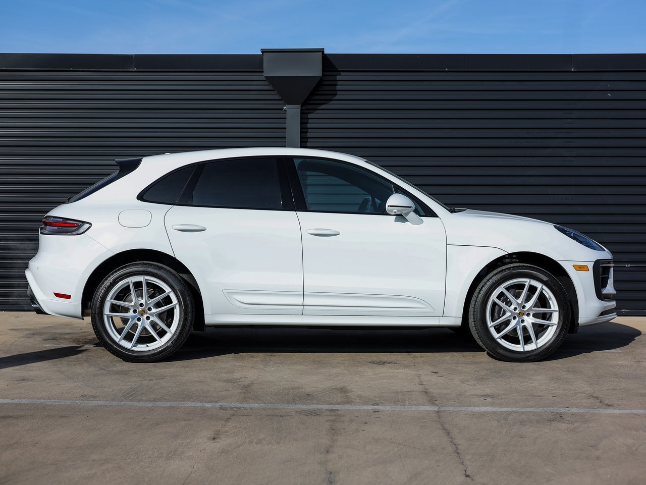 Certified 2026 Porsche Macan AWD/4WD image 8