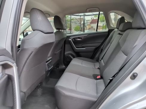 Used 2025 Toyota RAV4 XLE FWD image 10