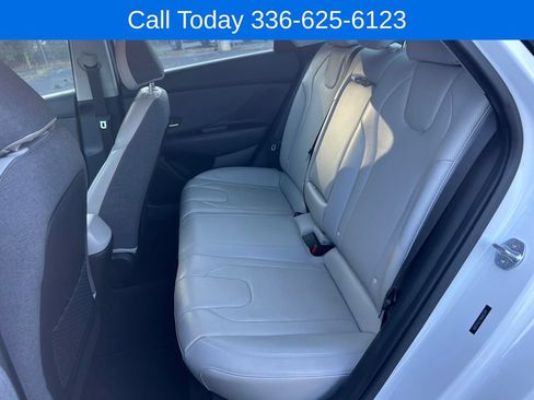 Used 2022 Hyundai Elantra Limited FWD image 11
