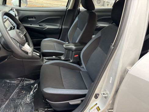Used 2025 Nissan Versa SV image 23