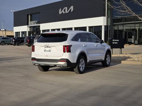 New 2025 Kia Sorento LX FWD image 4
