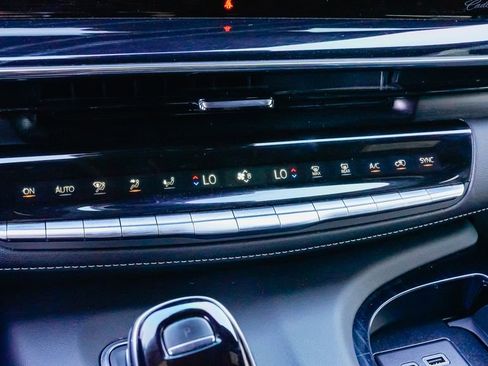 Certified 2024 Cadillac Escalade Sport w/ LPO, ONYX Package image 20