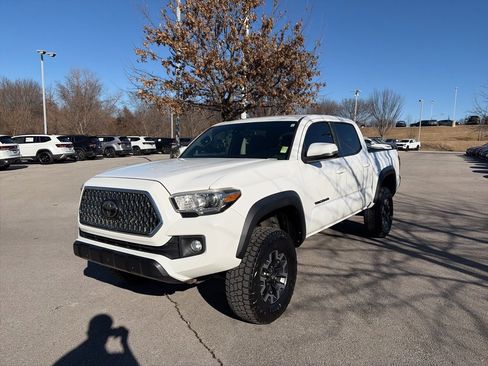 Used 2019 Toyota Tacoma TRD Off-Road image 3