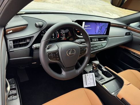 New 2025 Lexus ES 350 w/ Premium Package image 3