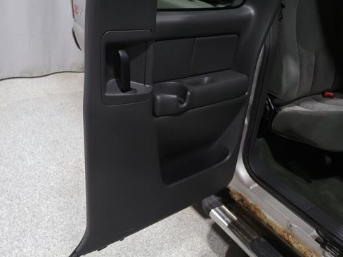 Used 2004 Chevrolet Silverado 1500 4x4 Extended Cab w/ Light Duty Power Package image 19