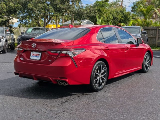 Used 2021 Toyota Camry SE FWD image 3