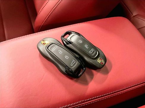 Used 2025 Porsche Macan 4S Electric image 38