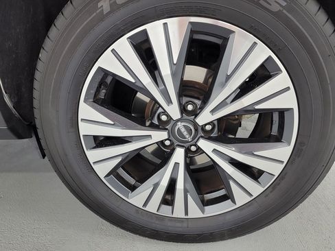 Used 2023 Nissan Rogue SV FWD image 11