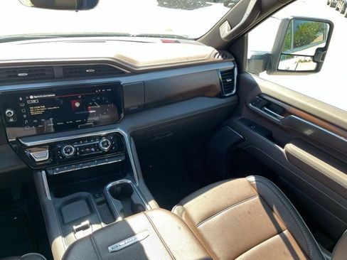 Used 2025 GMC Sierra 3500 Denali w/ Denali Reserve Package image 18