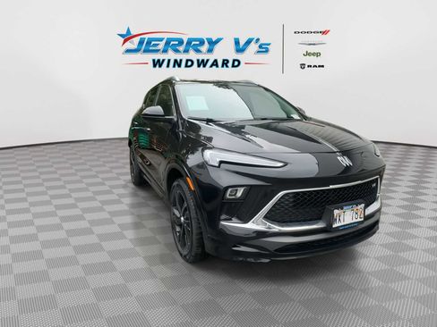 Used 2024 Buick Encore GX Sport Touring image 2