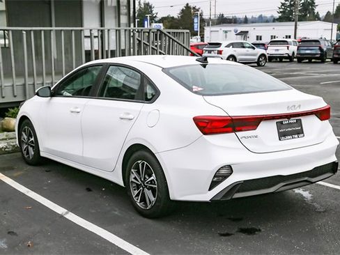 Used 2023 Kia Forte LXS w/ LXS Technology Package image 9