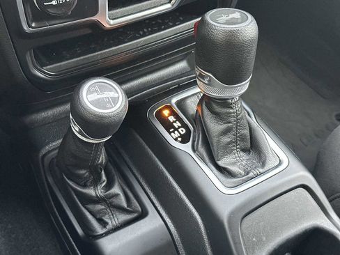 Used 2023 Jeep Wrangler Unlimited Sport image 19