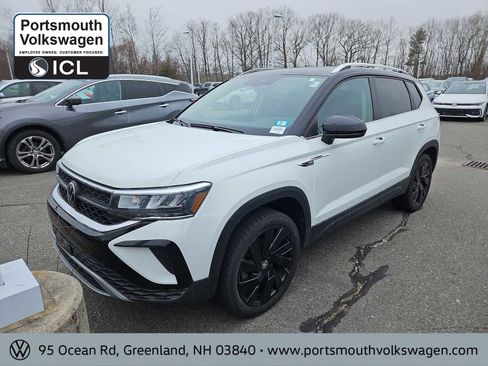 Used 2023 Volkswagen Taos SE w/ Panoramic Sunroof Package AWD/4WD image 1