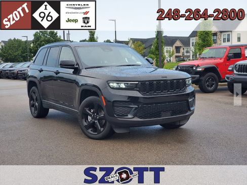 Used 2023 Jeep Grand Cherokee Altitude AWD/4WD image 1