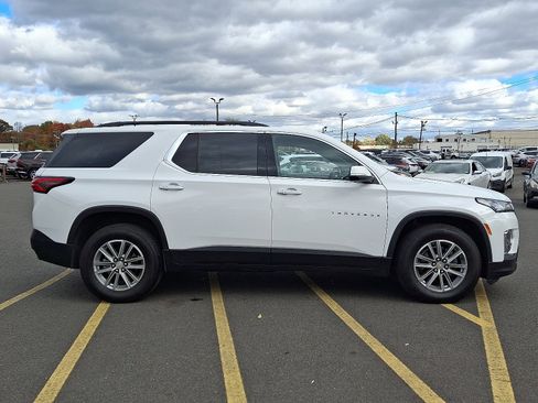 Used 2023 Chevrolet Traverse LT image 8