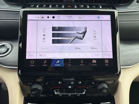 Used 2022 Jeep Grand Cherokee Limited w/ Luxury Tech Group II image 19