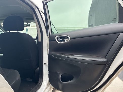 Used 2019 Nissan Sentra SV w/ Special Edition Package FWD image 11