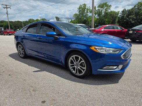 Used 2017 Ford Fusion SE w/ Equipment Group 201A FWD image 5