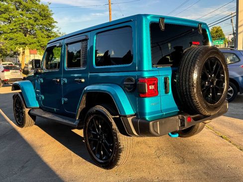 Used 2024 Jeep Wrangler Unlimited Sahara AWD/4WD image 4