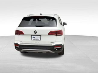 Used 2023 Volkswagen Taos SE w/ Panoramic Sunroof Package AWD/4WD video 3