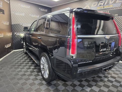 Used 2017 Cadillac Escalade Platinum RWD image 9