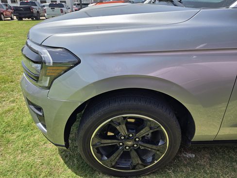 Used 2024 Ford Expedition Limited RWD image 8