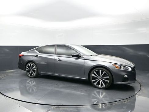 Used 2020 Nissan Altima 2.5 SR FWD image 1