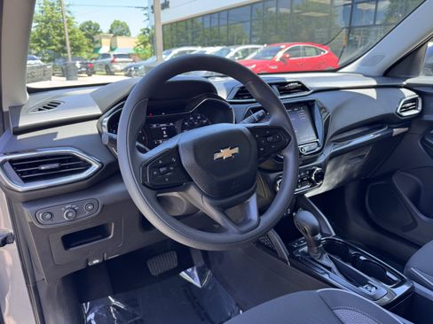 Used 2023 Chevrolet TrailBlazer LT w/ Convenience Package AWD/4WD image 4