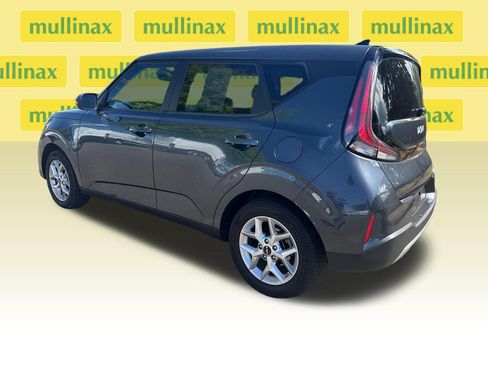 Used 2023 Kia Soul LX w/ LX Technology Package FWD image 11