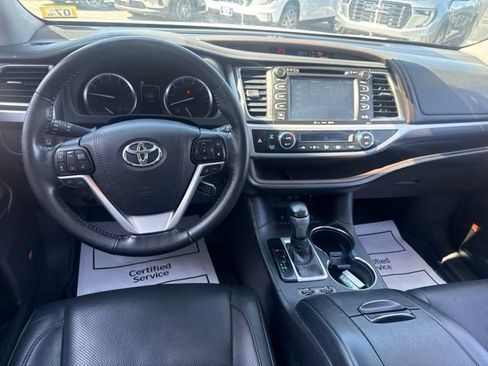 Used 2018 Toyota Highlander Limited Platinum AWD/4WD image 18