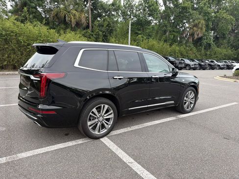 Used 2021 Cadillac XT6 Premium Luxury FWD image 3