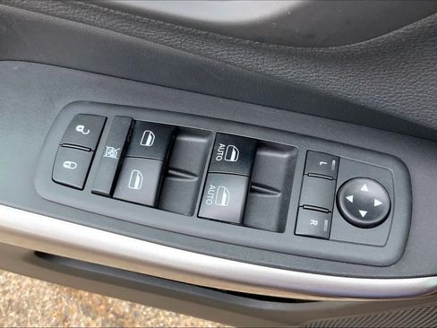 Used 2019 Jeep Cherokee Latitude Plus FWD image 35