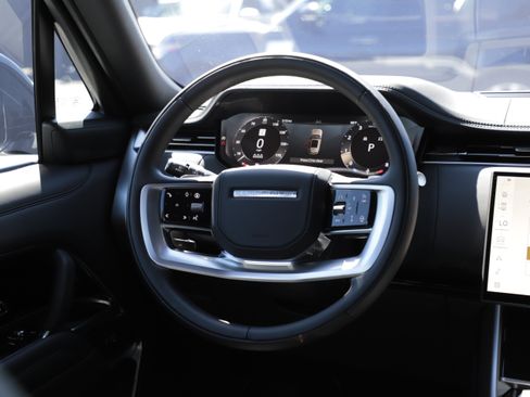 Certified 2025 Land Rover Range Rover SE AWD/4WD image 15