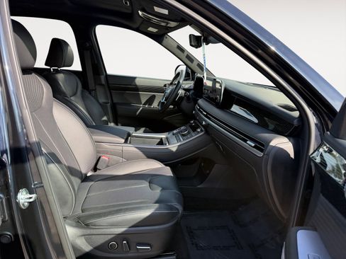 Certified 2025 Hyundai Palisade Calligraphy image 19