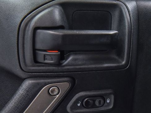 Used 2018 Jeep Wrangler Unlimited Sport S AWD/4WD image 21