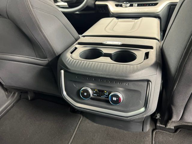 Used 2025 Ford Expedition Active AWD/4WD image 23