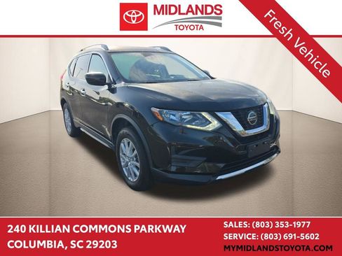 Used 2019 Nissan Rogue SV image 1