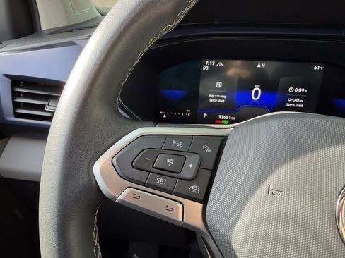 Used 2022 Volkswagen Taos SE w/ Panoramic Sunroof Package image 29