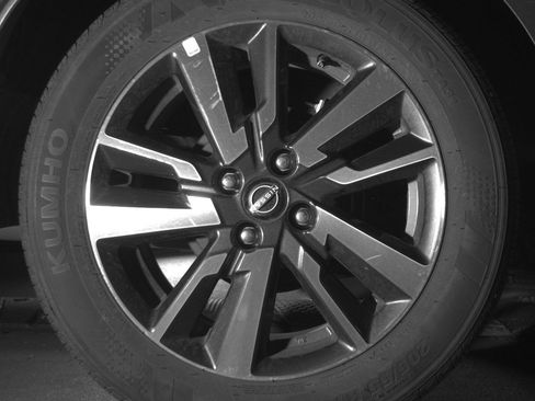 Used 2025 Nissan Versa SV FWD image 15